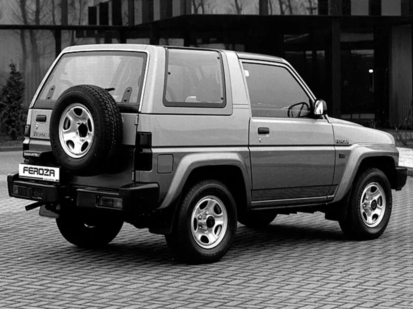 Daihatsu_Feroza_1_generation__SUV_3-doors__1.jpg
