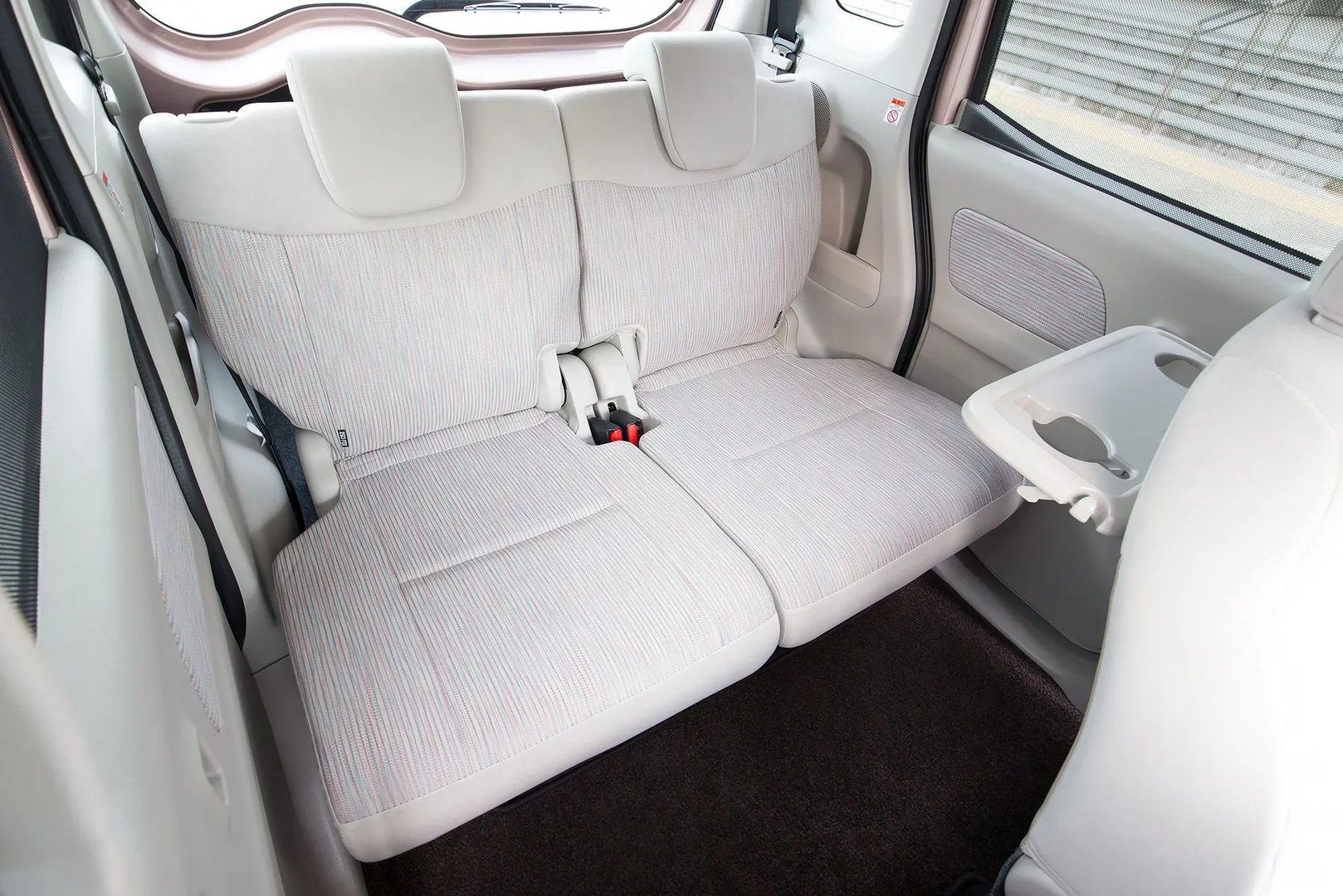 Mitsubishi_eK_Space_1_generation__Microvan__10.jpg