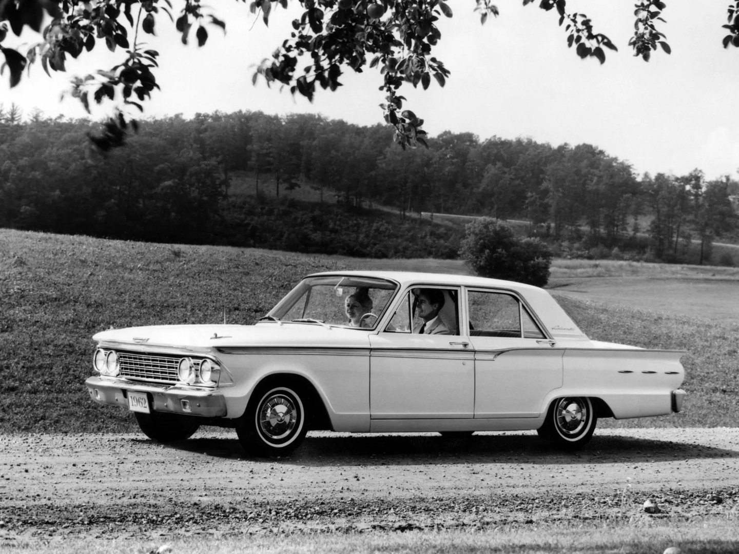 Ford Fairlane 4 generation  Sedan