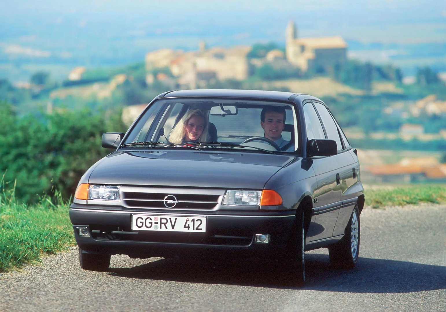 Opel_Astra_1_generation__Hatchback_5-door__6.jpg