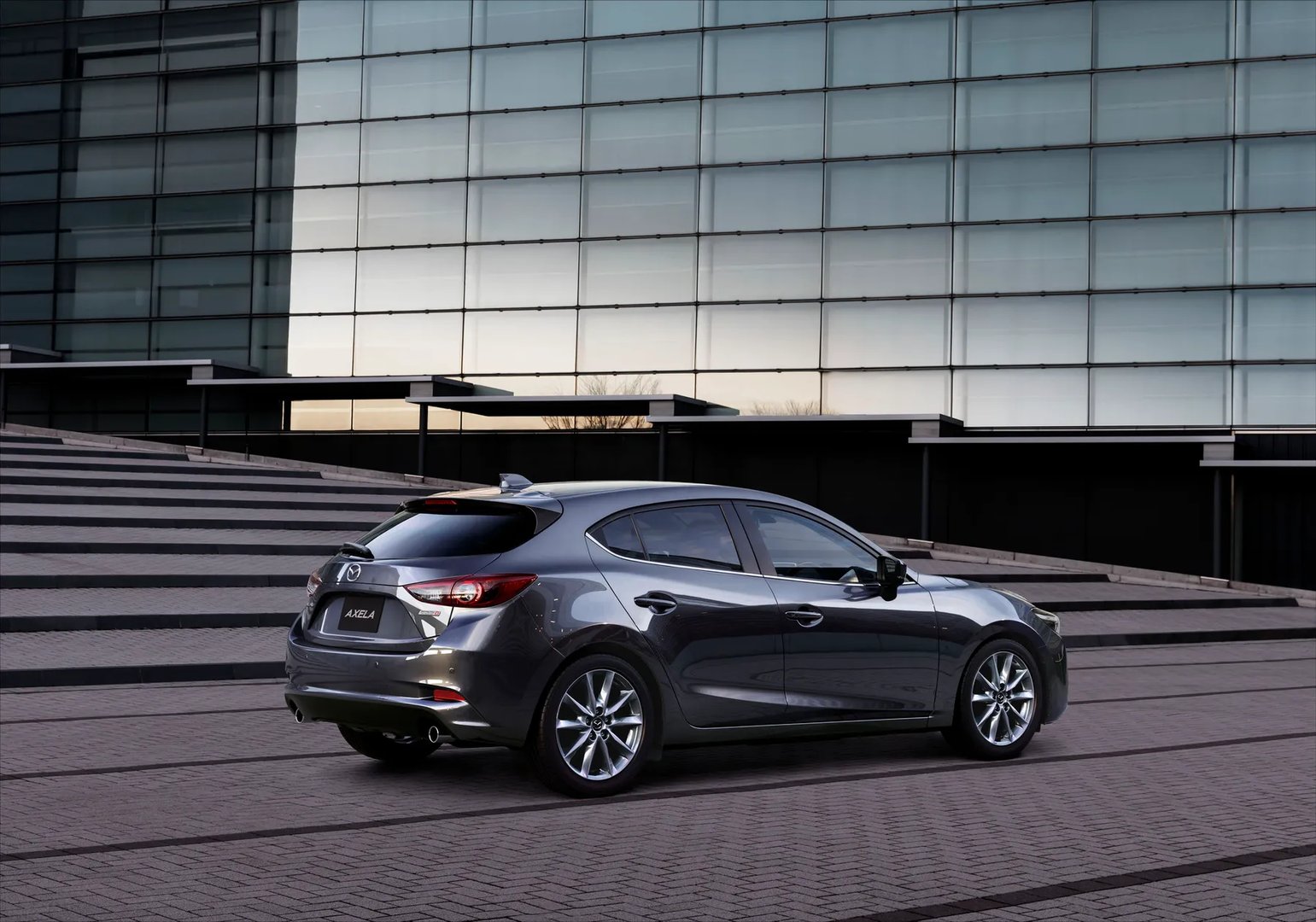 Mazda_Axela_3_generation_restyling__Hatchback_5-door__6.jpg