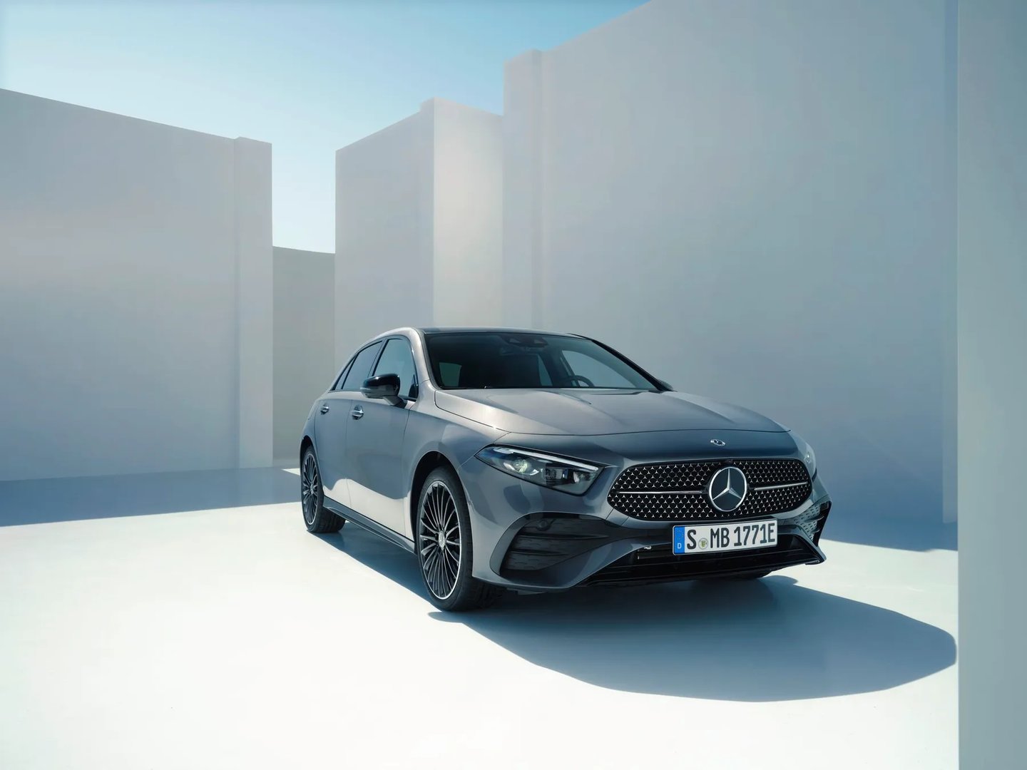 —  Hatchback 5-door
