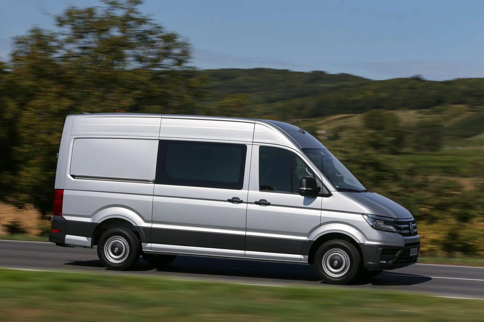 Volkswagen_Crafter_2_generation__Van__3.jpg
