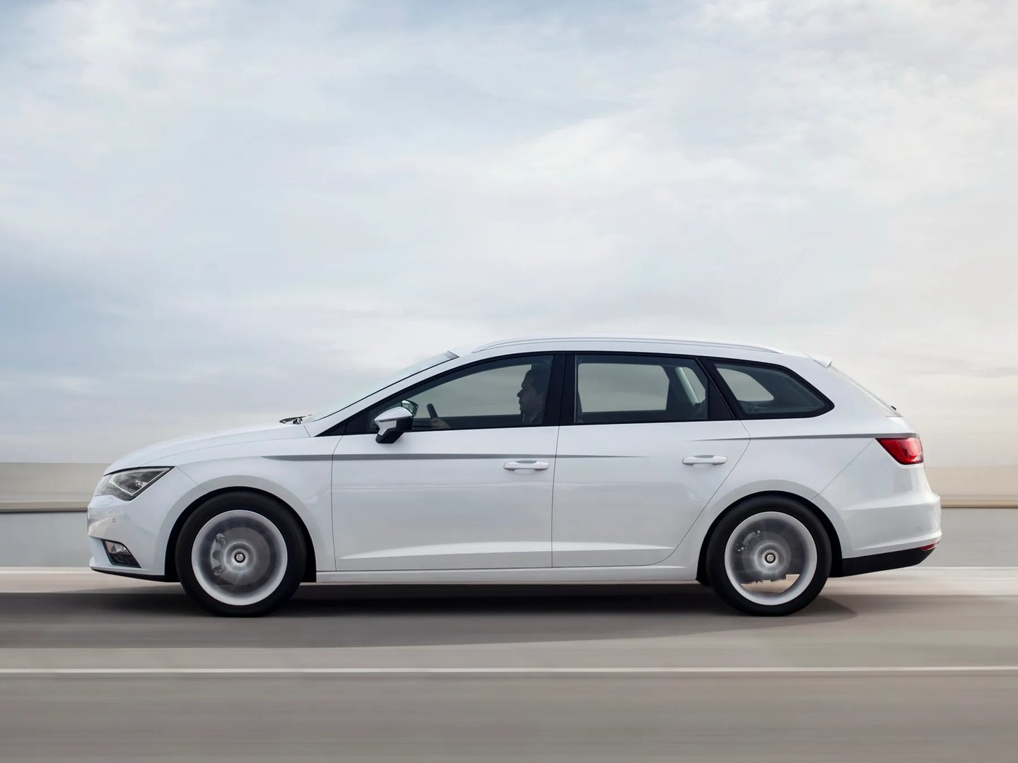 SEAT_Leon_3_generation__Estate_5-door__4.jpg