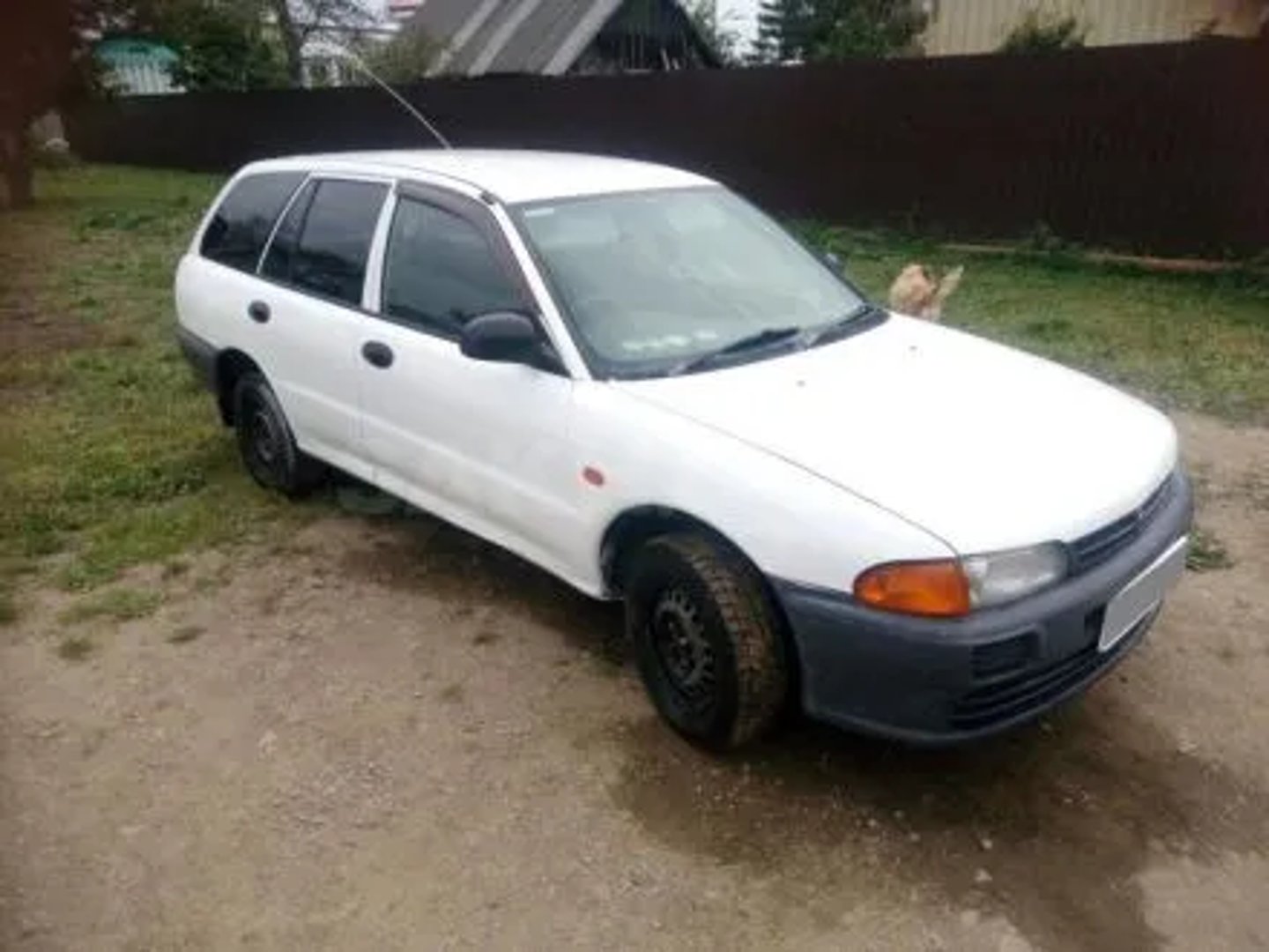 Mitsubishi_Libero_1_generation_restyling__Estate_5-door__1.jpg