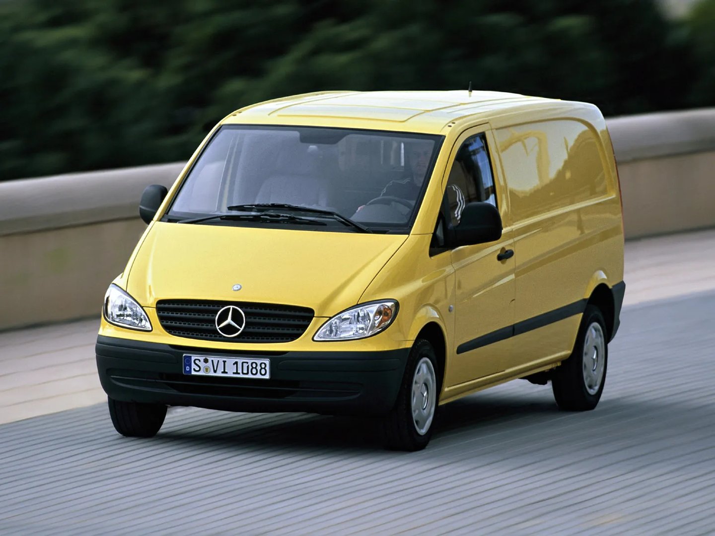 Mercedes_Vito_2_generation__Van__1.jpg