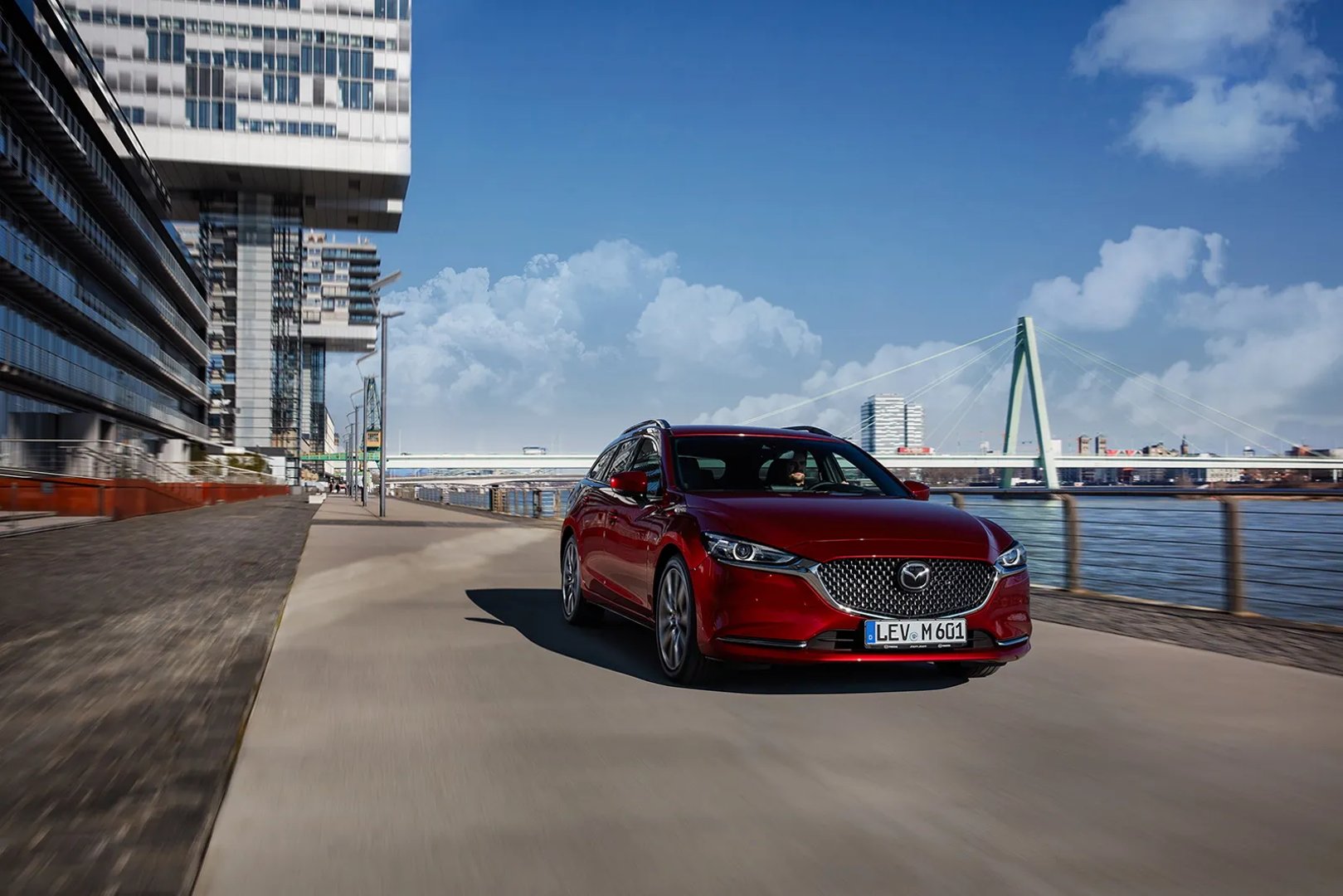 Mazda_6_3_generation_restyling_2__Estate_5-door__9.jpg