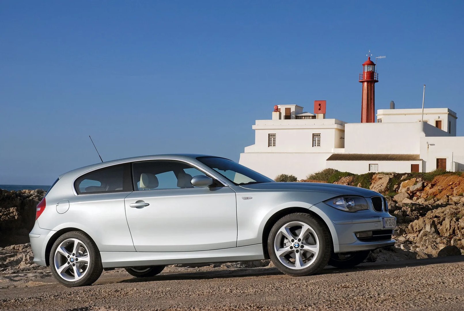 BMW_1_series_1_generation_restyling__Hatchback_3-door__11.jpg