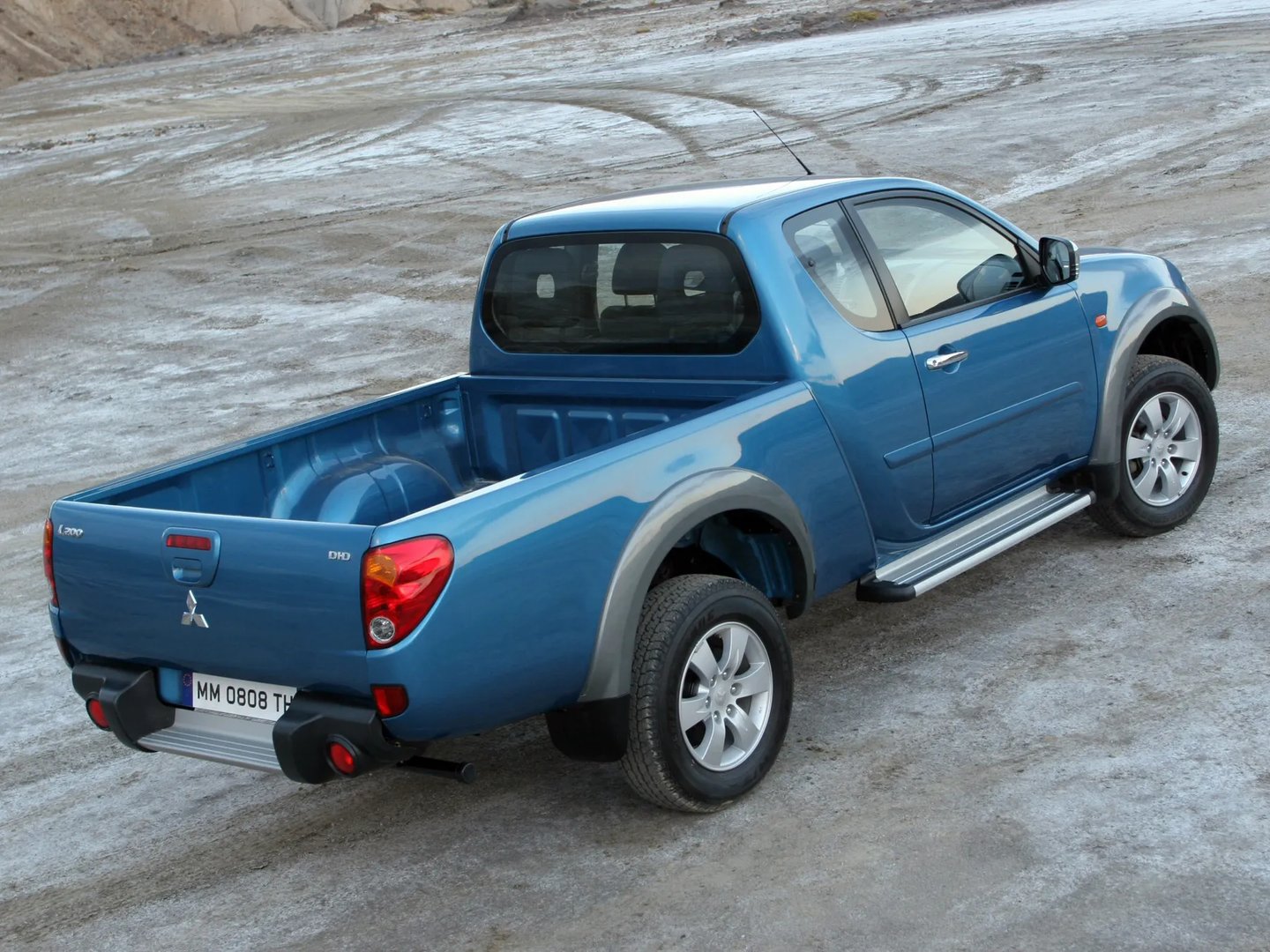 Mitsubishi_L200_4_generation__Pickup_1.5-cab__2.jpg