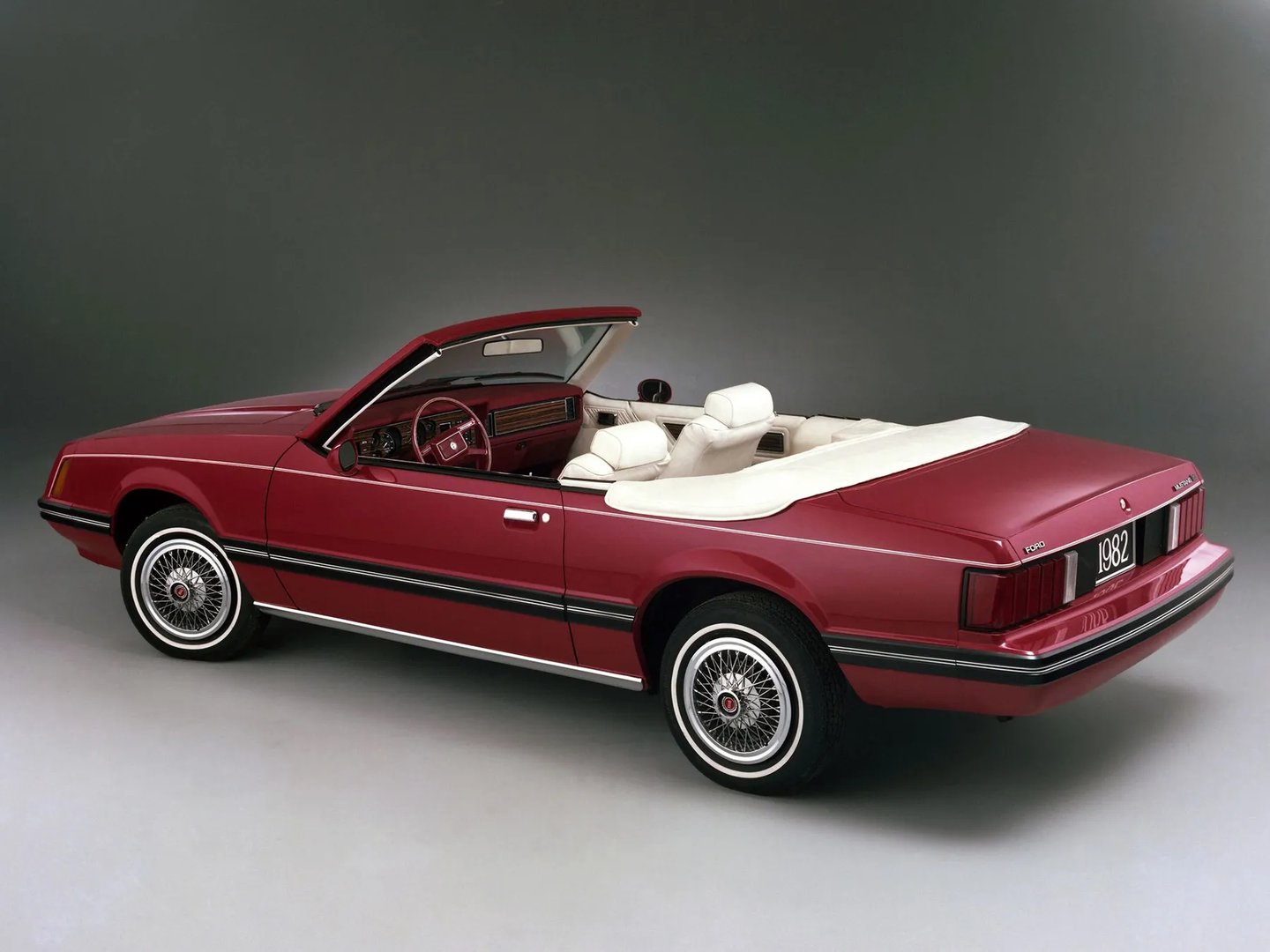 Ford_Mustang_3_generation__Cabrio__2.jpg