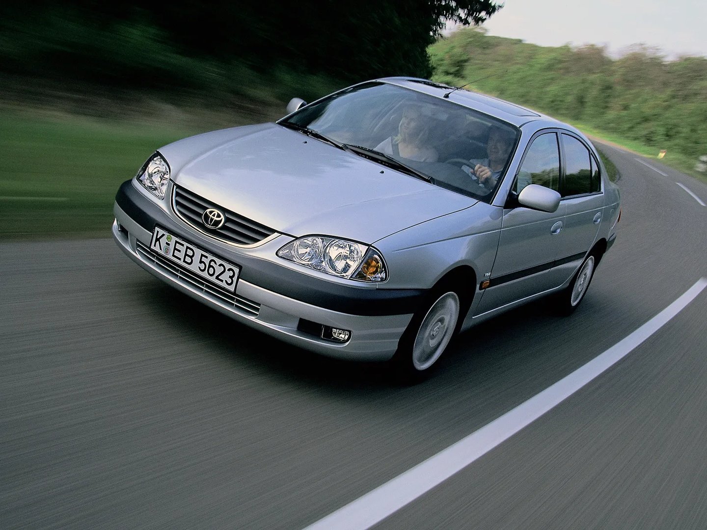 Toyota_Avensis_1_generation_restyling__Sedan__5.jpg