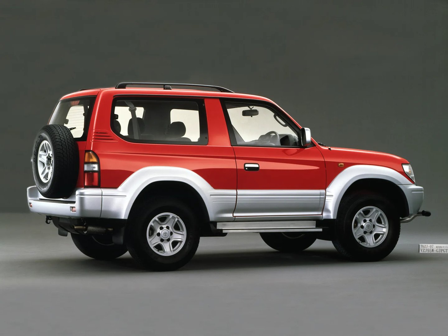 Toyota_Land_Cruiser_2_generation__SUV_3-doors__2.jpg