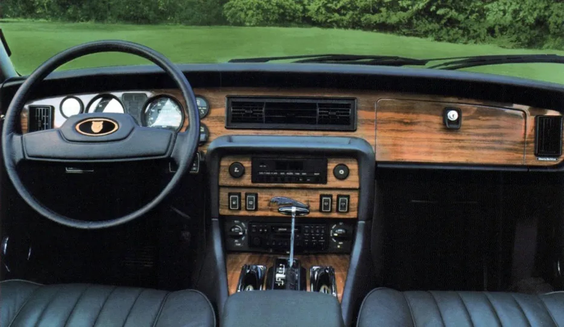 Jaguar_XJ_1_generation_restyling_2__Sedan__6.jpg
