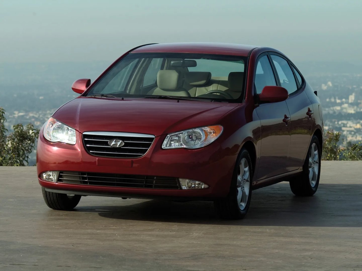 Hyundai_Elantra_4_generation__Sedan__9.jpg