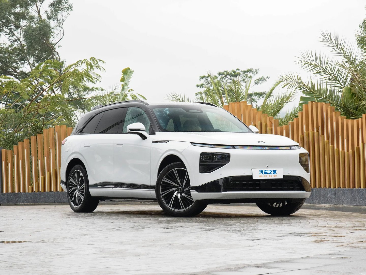 xpeng_G9_1_generation_restyling__SUV_5-doors__8.jpg