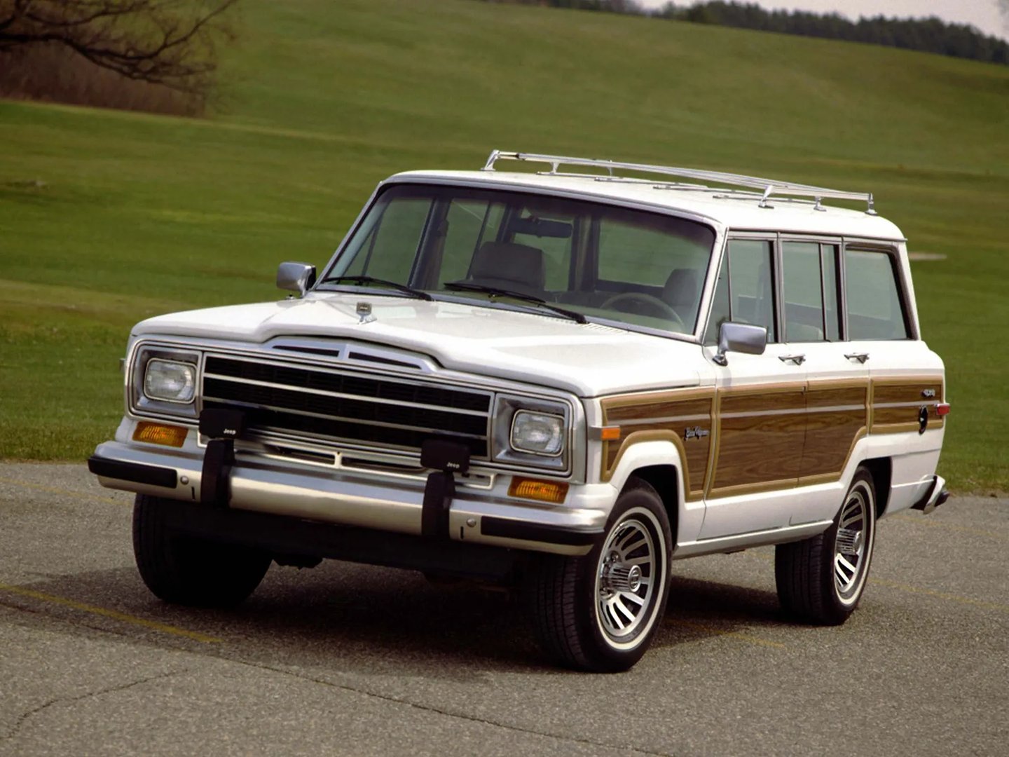 Jeep_Grand_Wagoneer_1_generation__SUV_5-doors__8.jpg