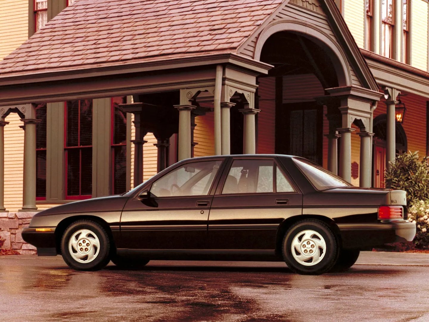 Chevrolet_Corsica_1_generation__Sedan__4.jpg