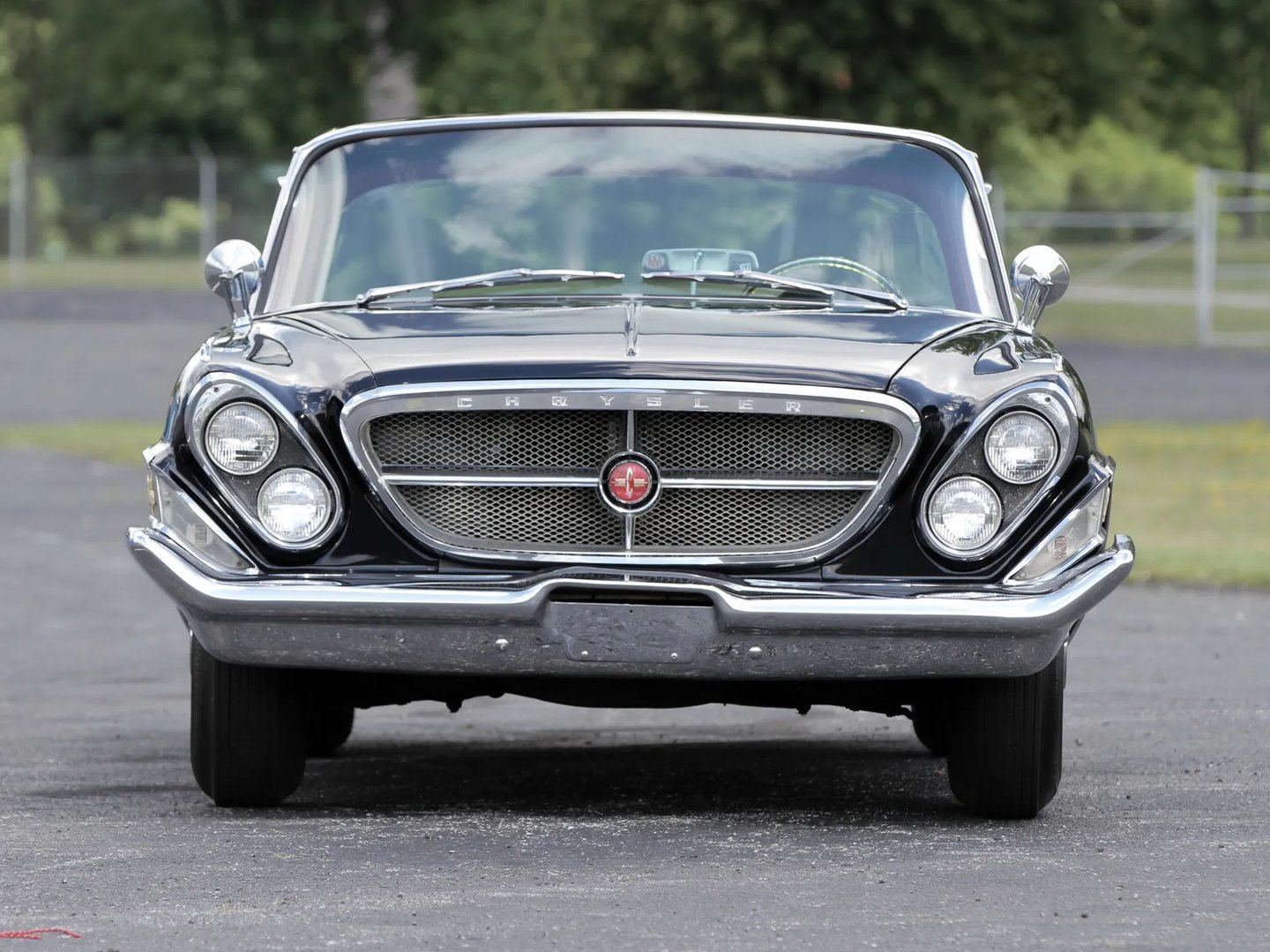 Chrysler_New_Yorker_6_generation__Sedan__3.jpg