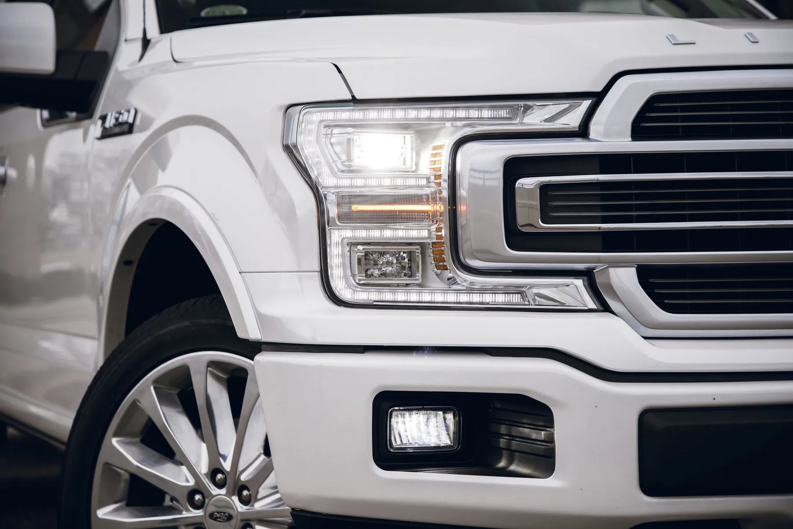 Ford_F-150_13_generation_restyling__Pickup_double-cab__10.jpg