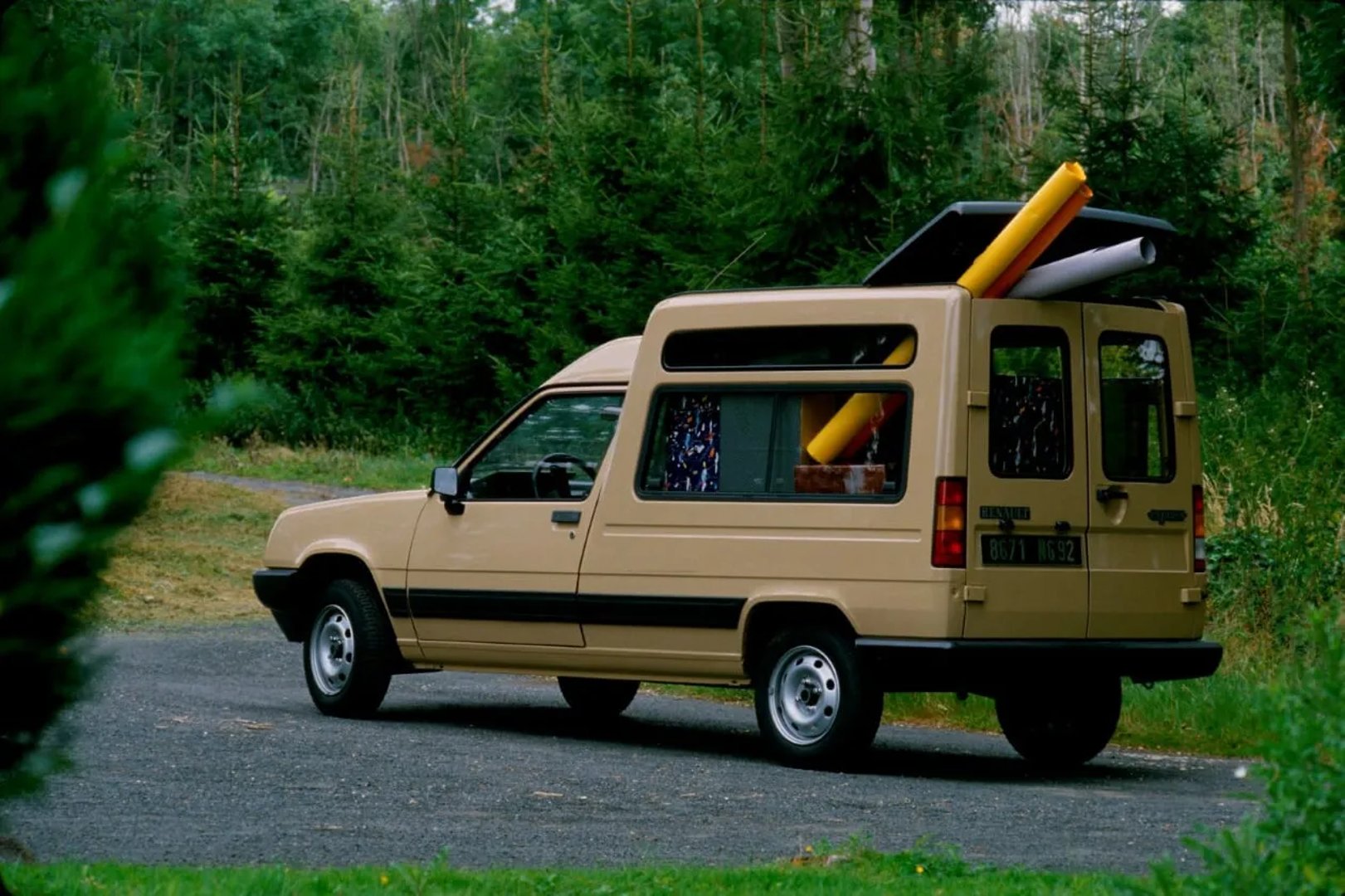 Renault_Express_1_generation__Minivan__1.jpg