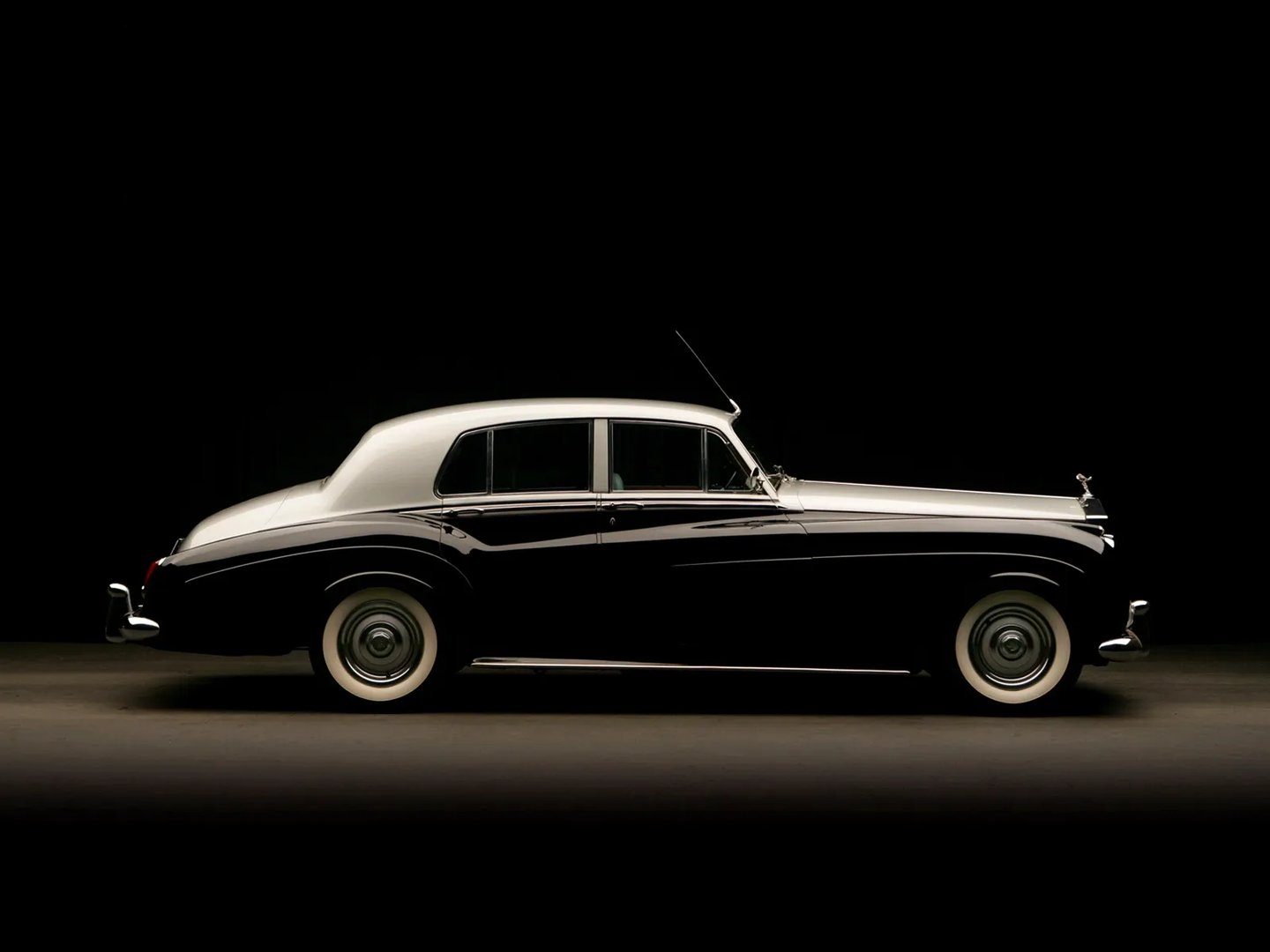 Rolls-Royce_Silver_Cloud_2_generation__Sedan__2.jpg