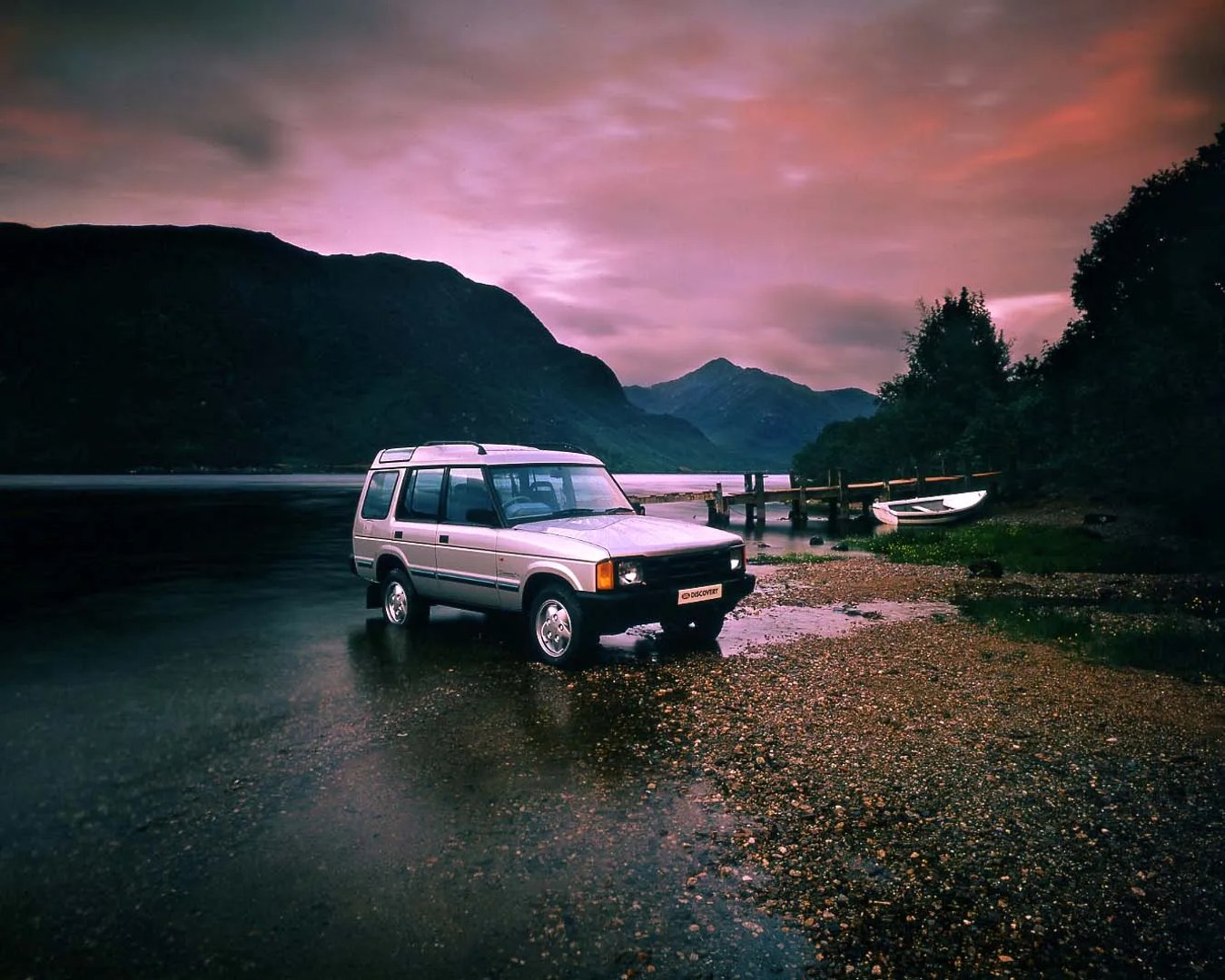 Land Rover_Discovery_1_generation__SUV_5-doors__7.jpg