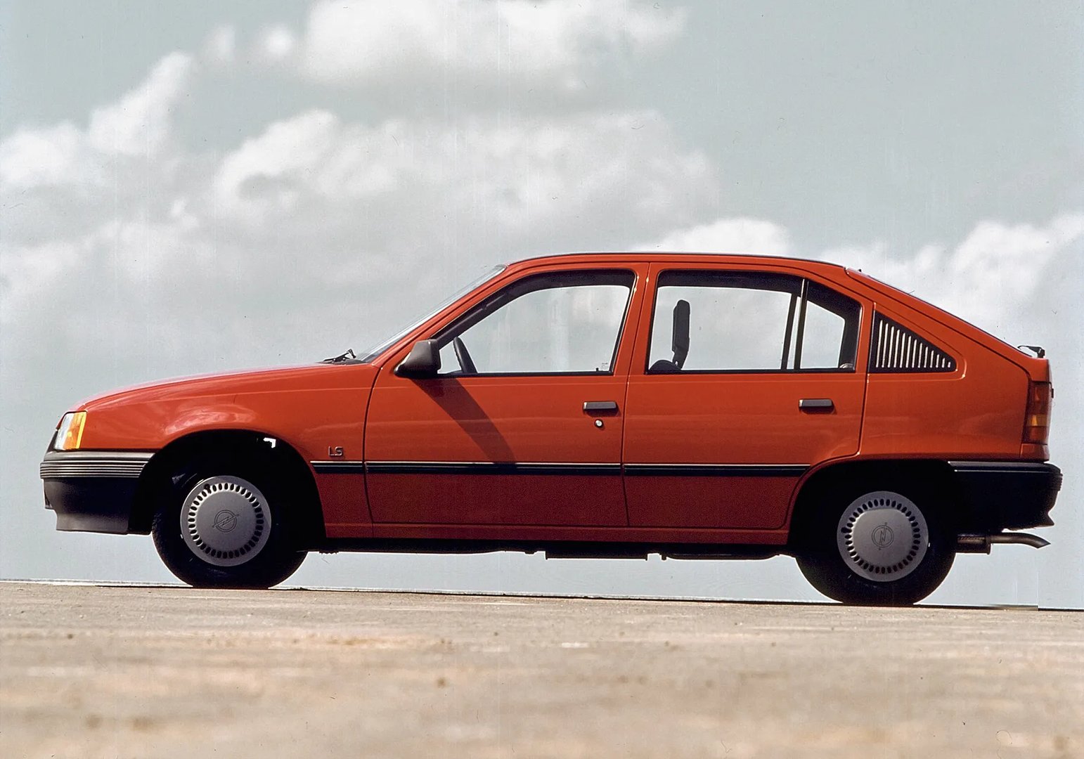 Opel_Kadett_5_generation__Hatchback_5-door__8.jpg