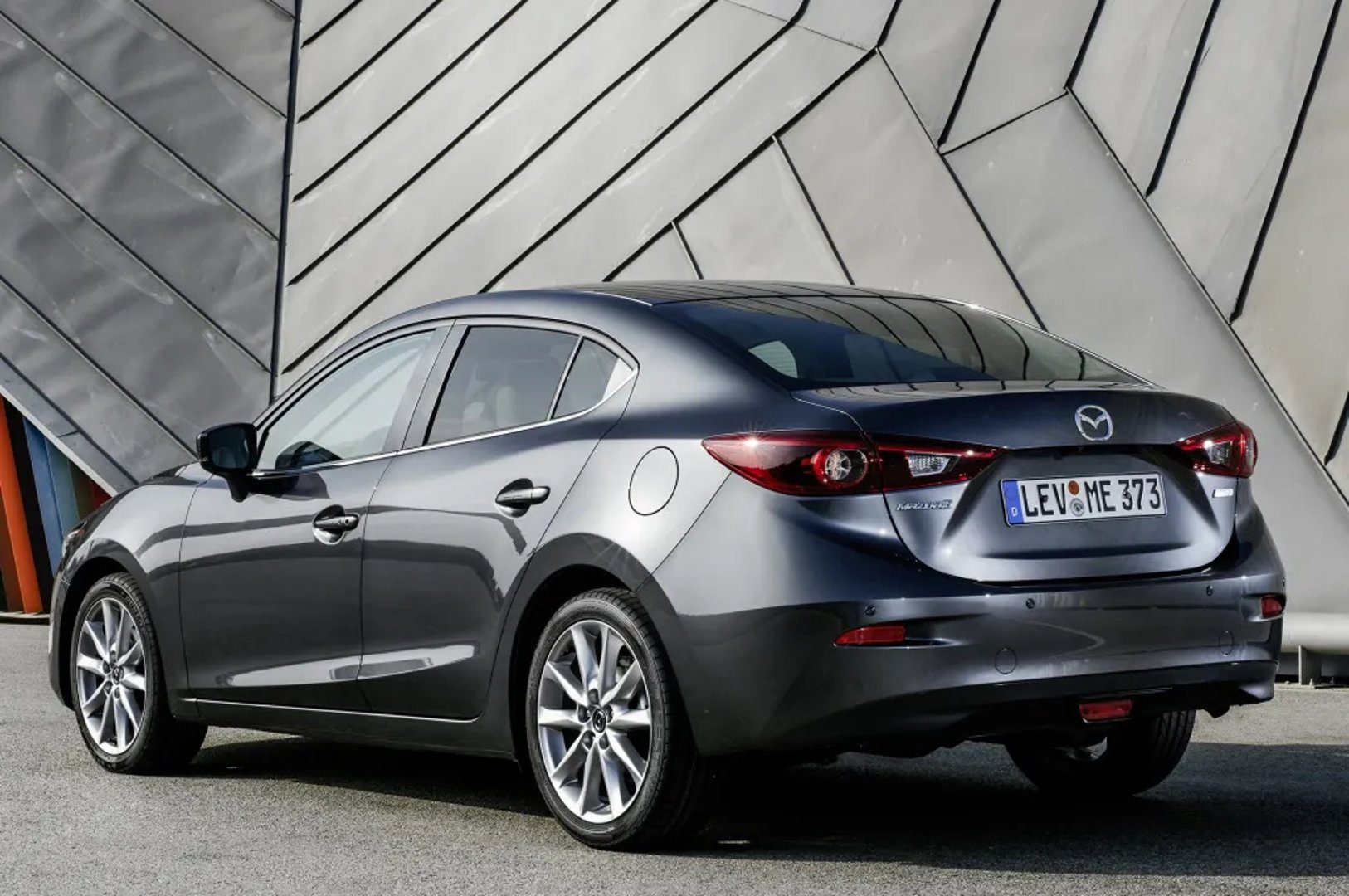 Mazda_3_3_generation_restyling__Sedan__9.jpg