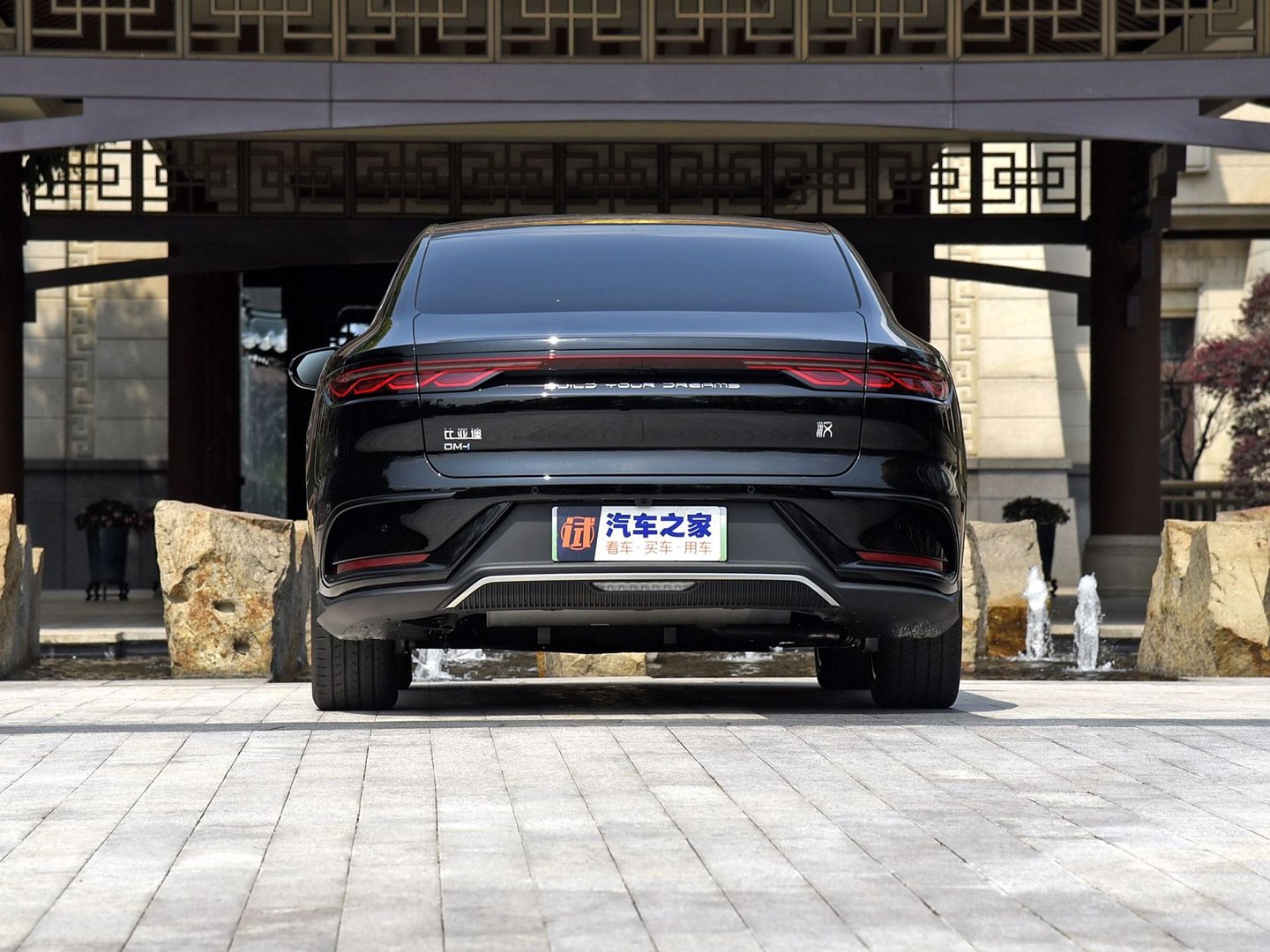 byd_Han_1_generation_restyling_1__Sedan__21.jpg