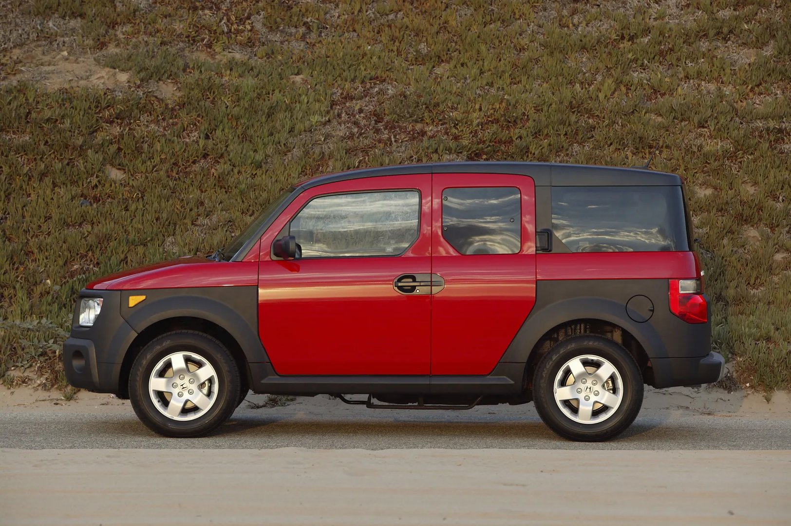 Honda_Element_1_generation__SUV_5-doors__6.jpg