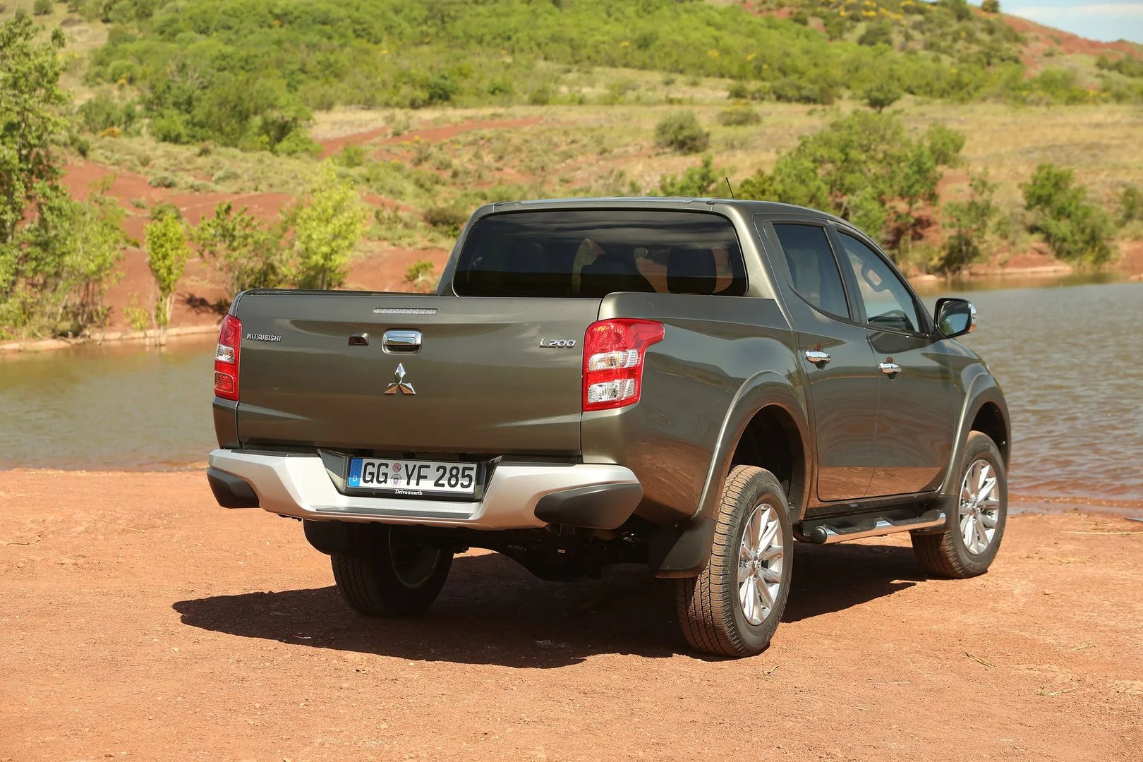 Mitsubishi_L200_5_generation__Pickup_double-cab__2.jpg