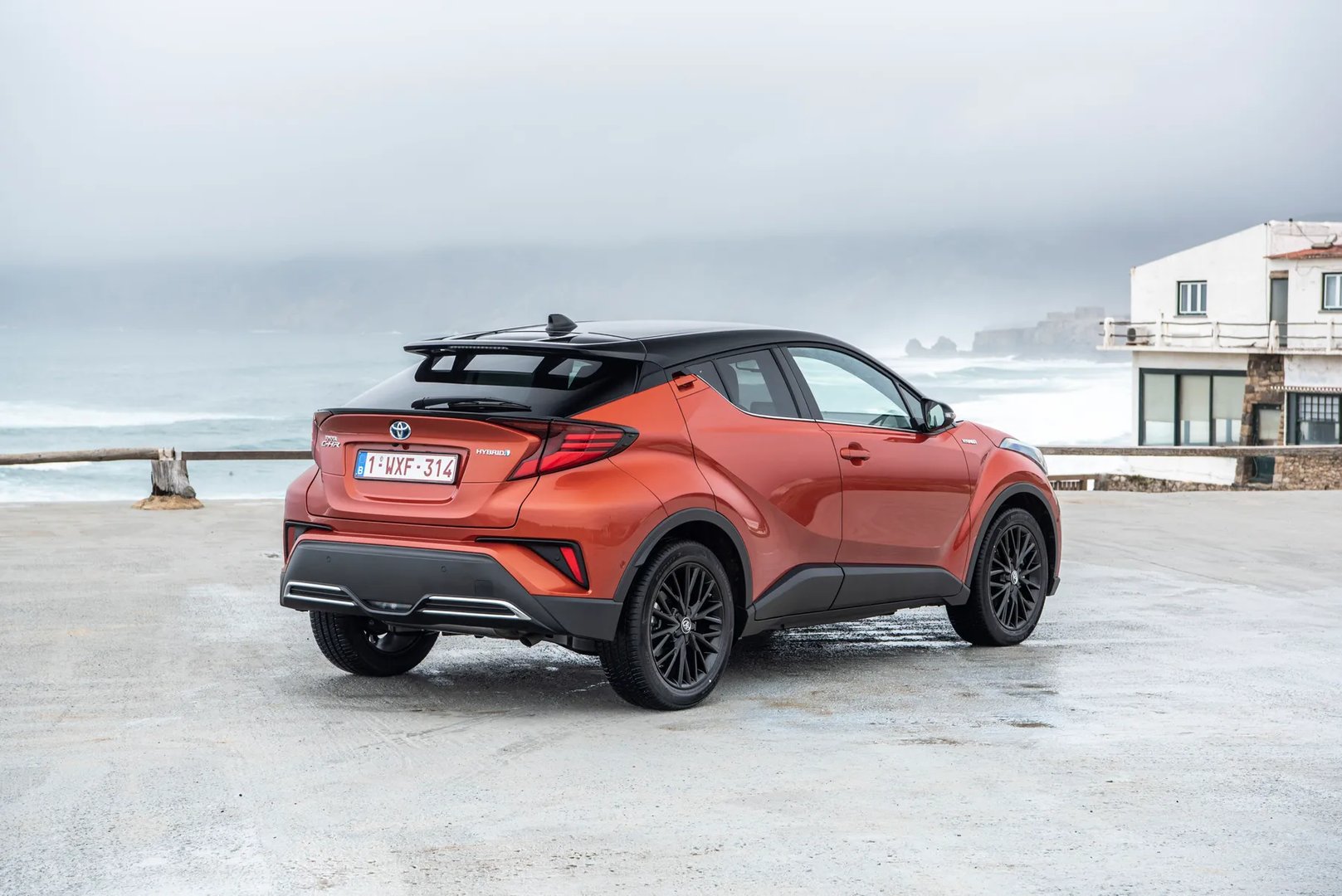 Toyota_C-HR_1_generation_restyling__SUV_5-doors__13.jpg