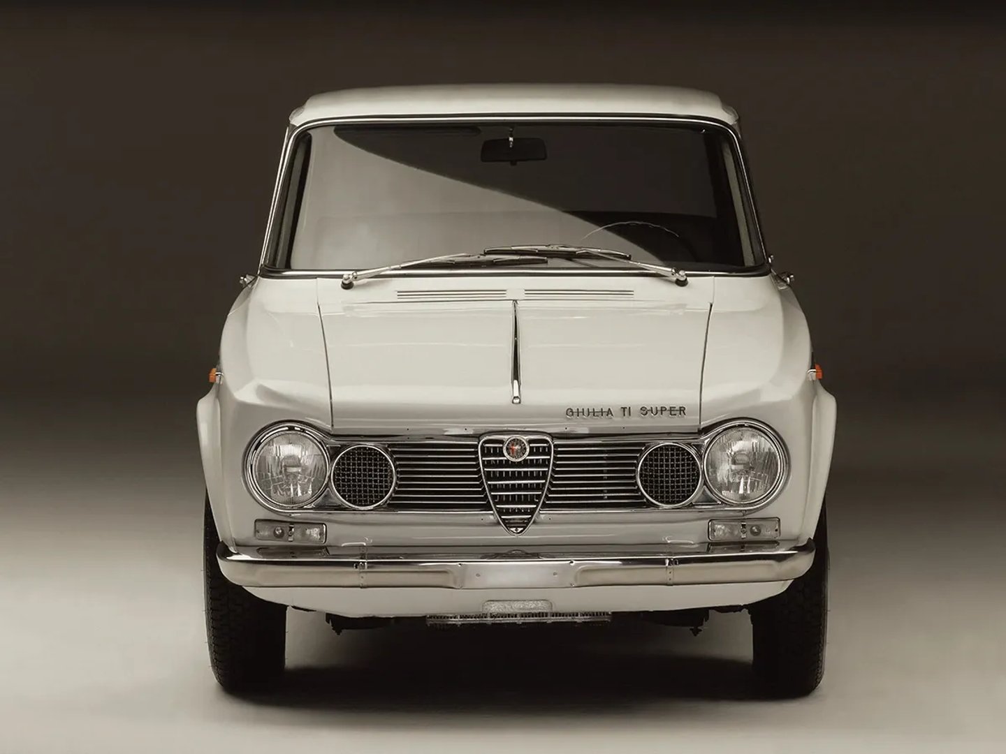 Alfa Romeo_Giulia_1_generation__Sedan__2.jpg