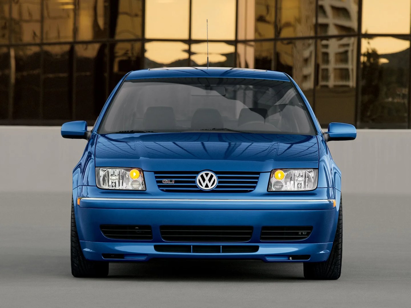 Volkswagen_Jetta_4_generation__Sedan__1.jpg