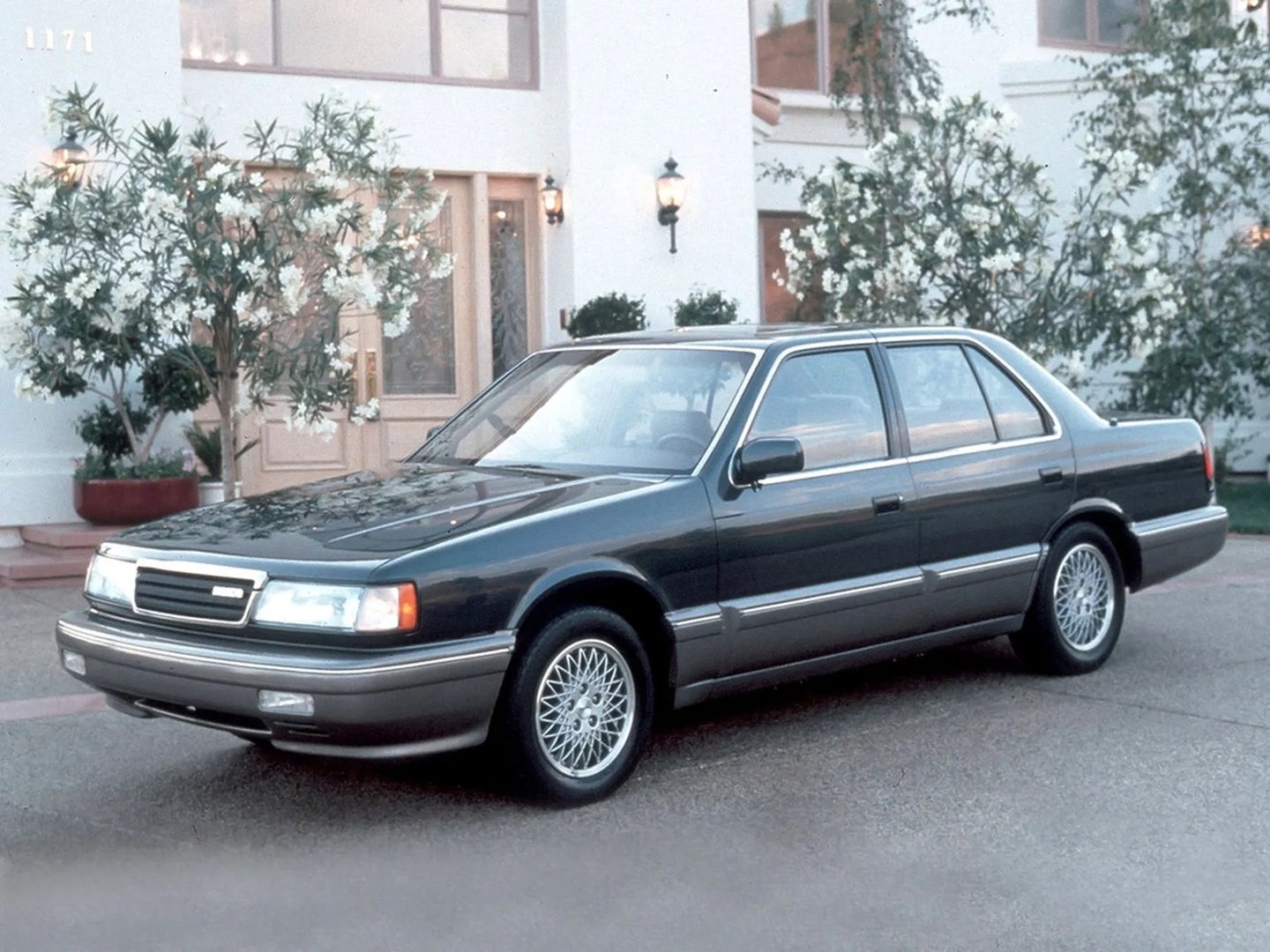 Mazda_929_3_generation__Sedan__1.jpg