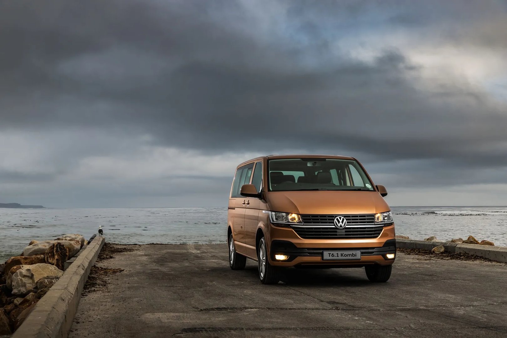 Volkswagen_Transporter_6_generation_restyling__Minivan__6.jpg