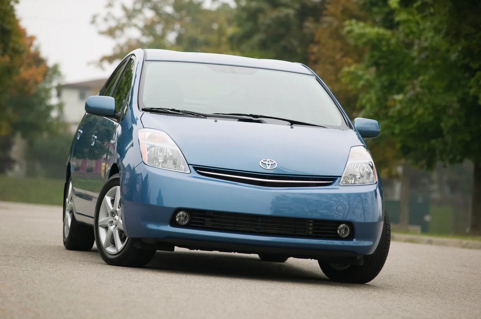 Toyota_Prius_2_generation__Liftback__5.jpg