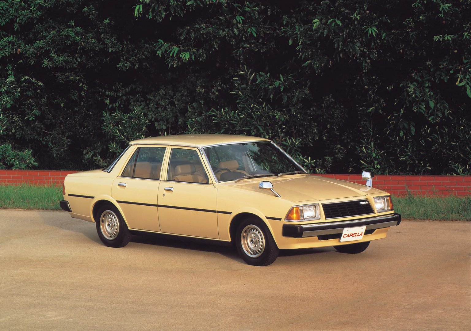 Mazda_Capella_2_generation__Sedan__2.jpg