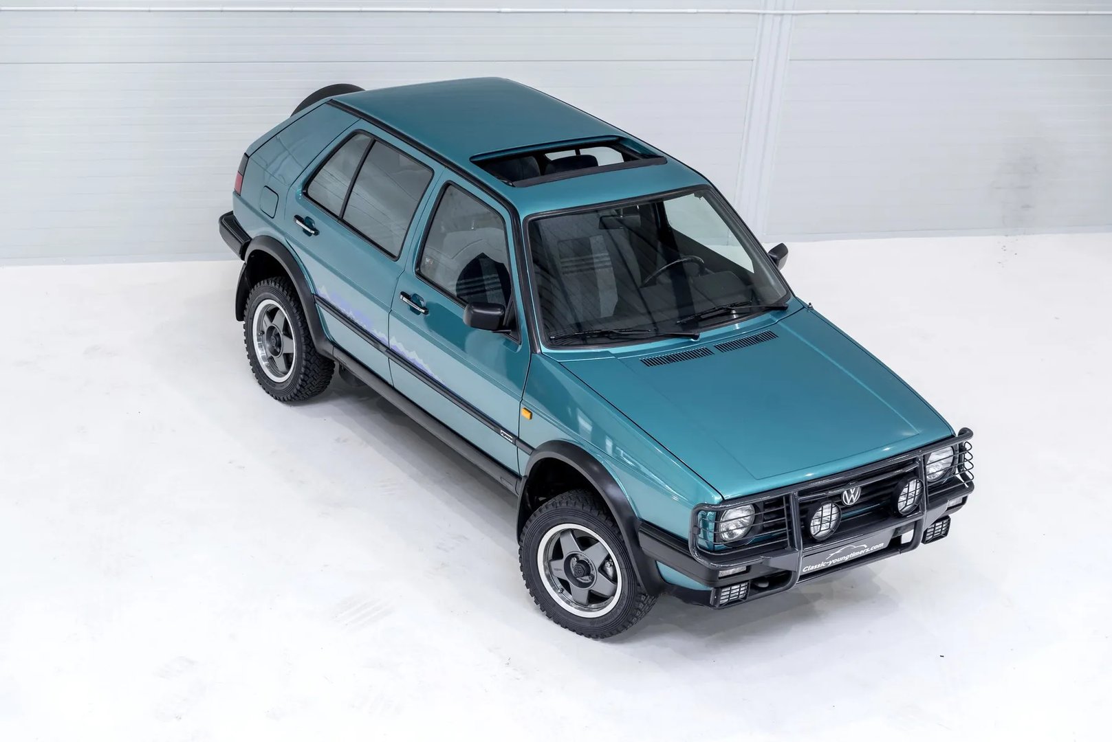 Volkswagen_Golf_Country_1_generation__SUV_5-doors__6.jpg