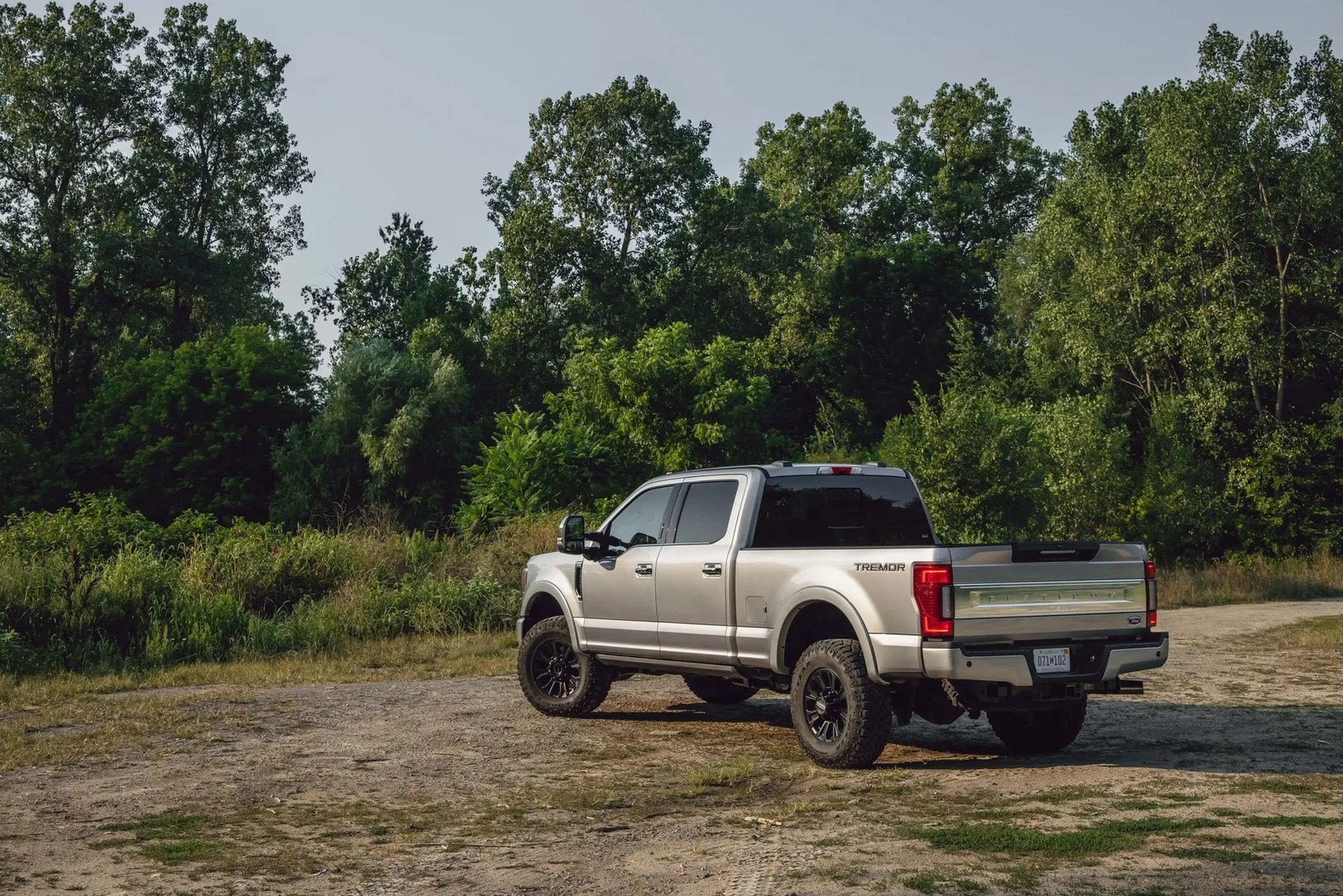 Ford_F-350_4_generation_restyling__Pickup_double-cab__3.jpg