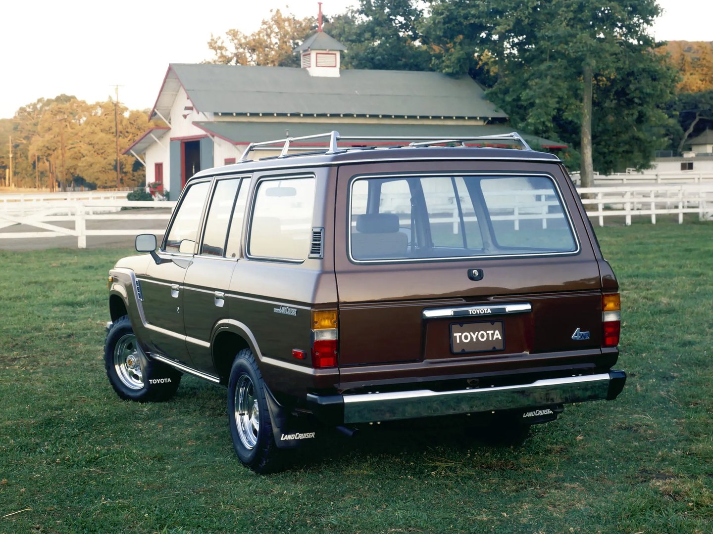 Toyota_LC_7_generation__SUV_5-doors__8.jpg