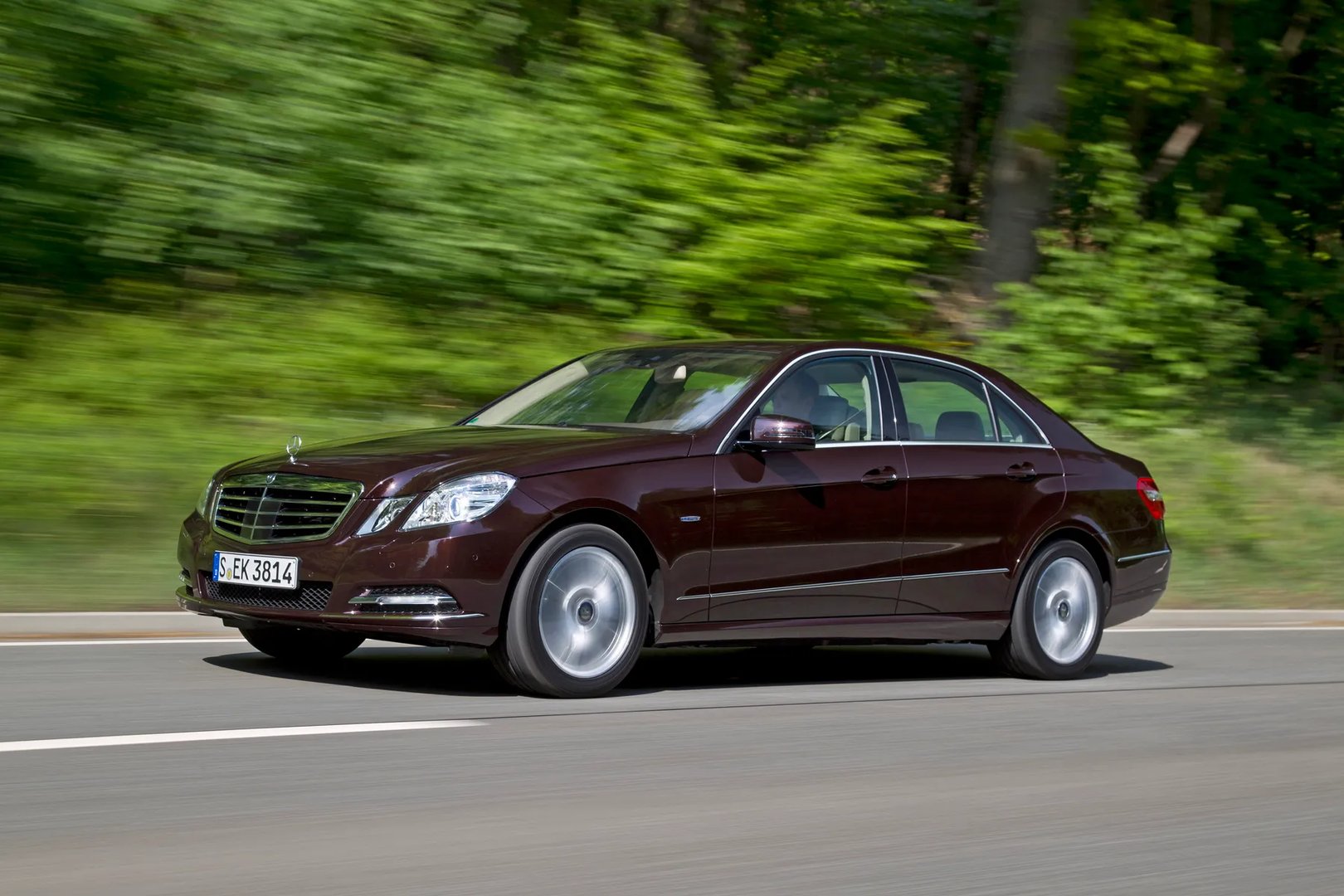 Mercedes_E-Class_4_generation__Sedan__8.jpg