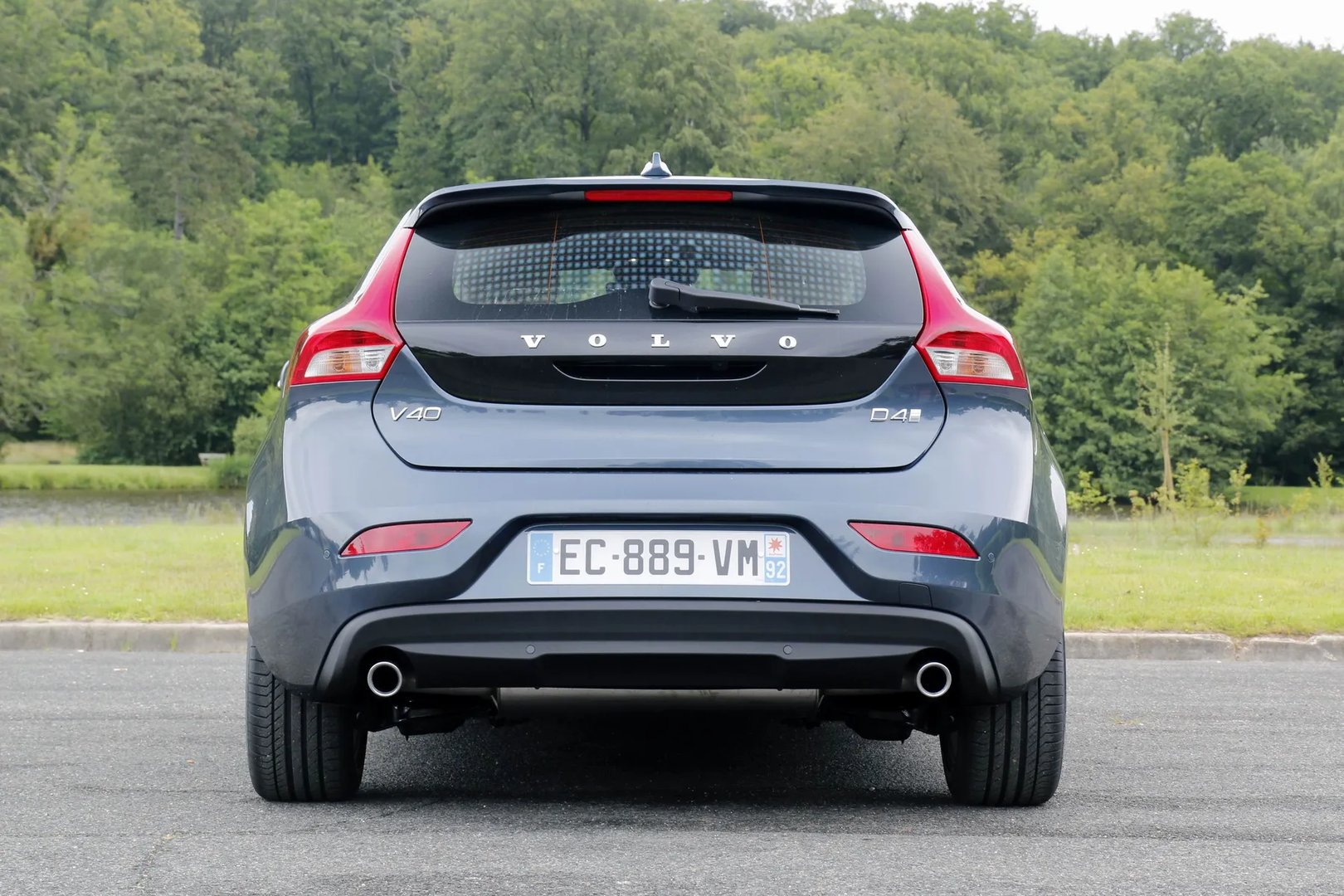 Volvo_V40_2_generation_restyling__Hatchback_5-door__3.jpg