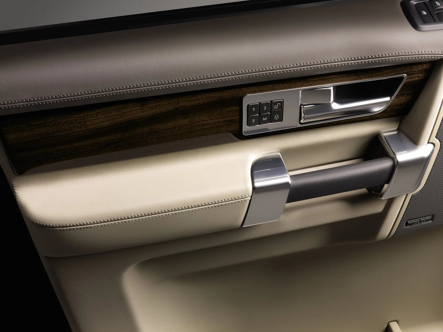 Land Rover_Discovery_4_generation_restyling__SUV_5-doors__10.jpg
