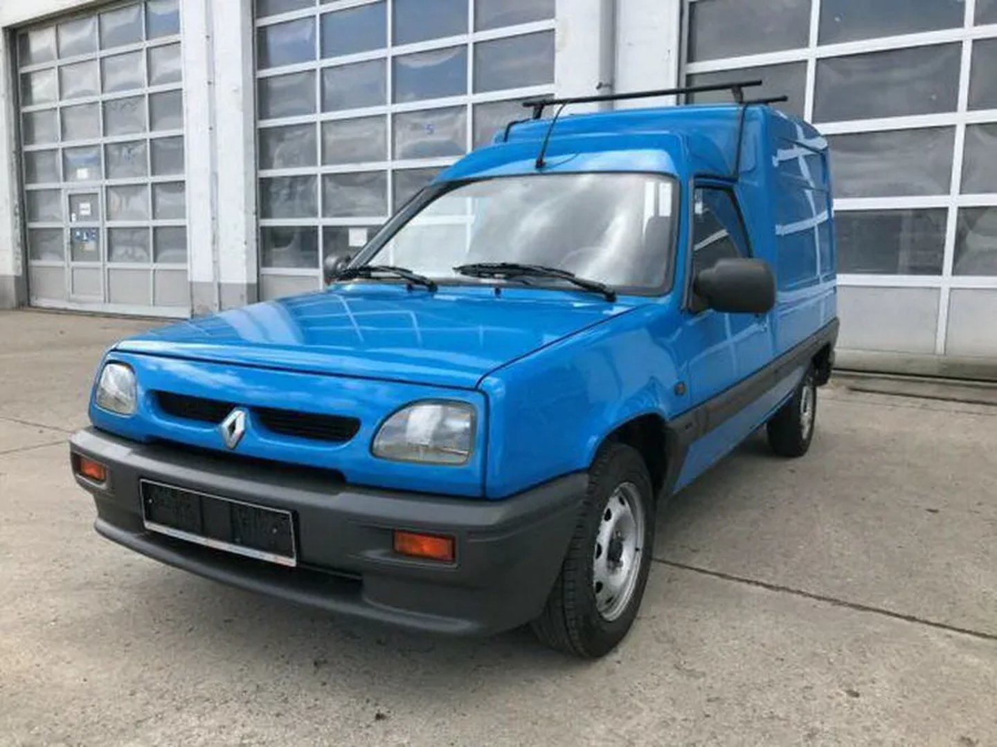 Renault_Express_1_generation_restyling_2__Van__1.jpg
