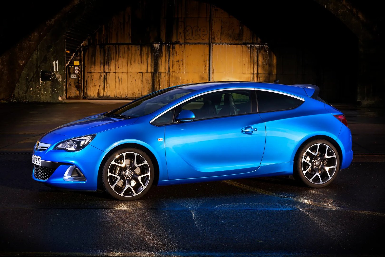 Opel_Astra_OPC_3_generation__Hatchback_3-door__13.jpg