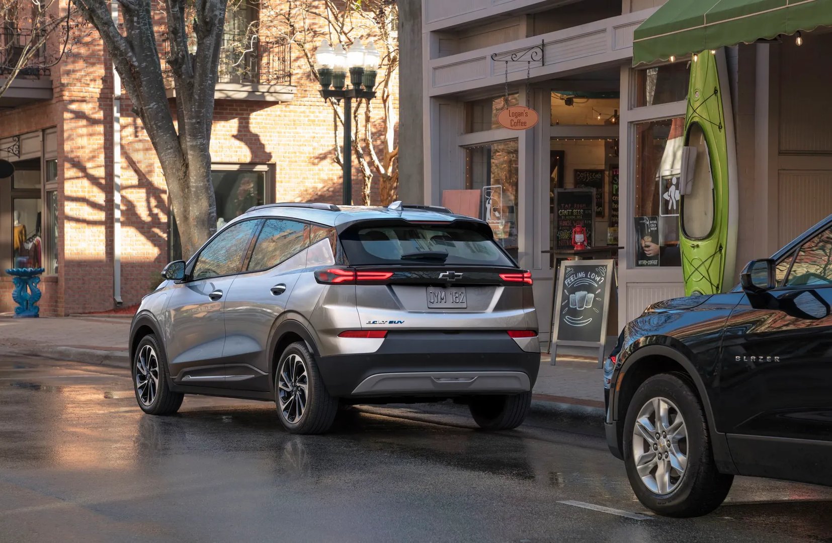 Chevrolet_Bolt_EUV_1_generation__SUV_5-doors__2.jpg