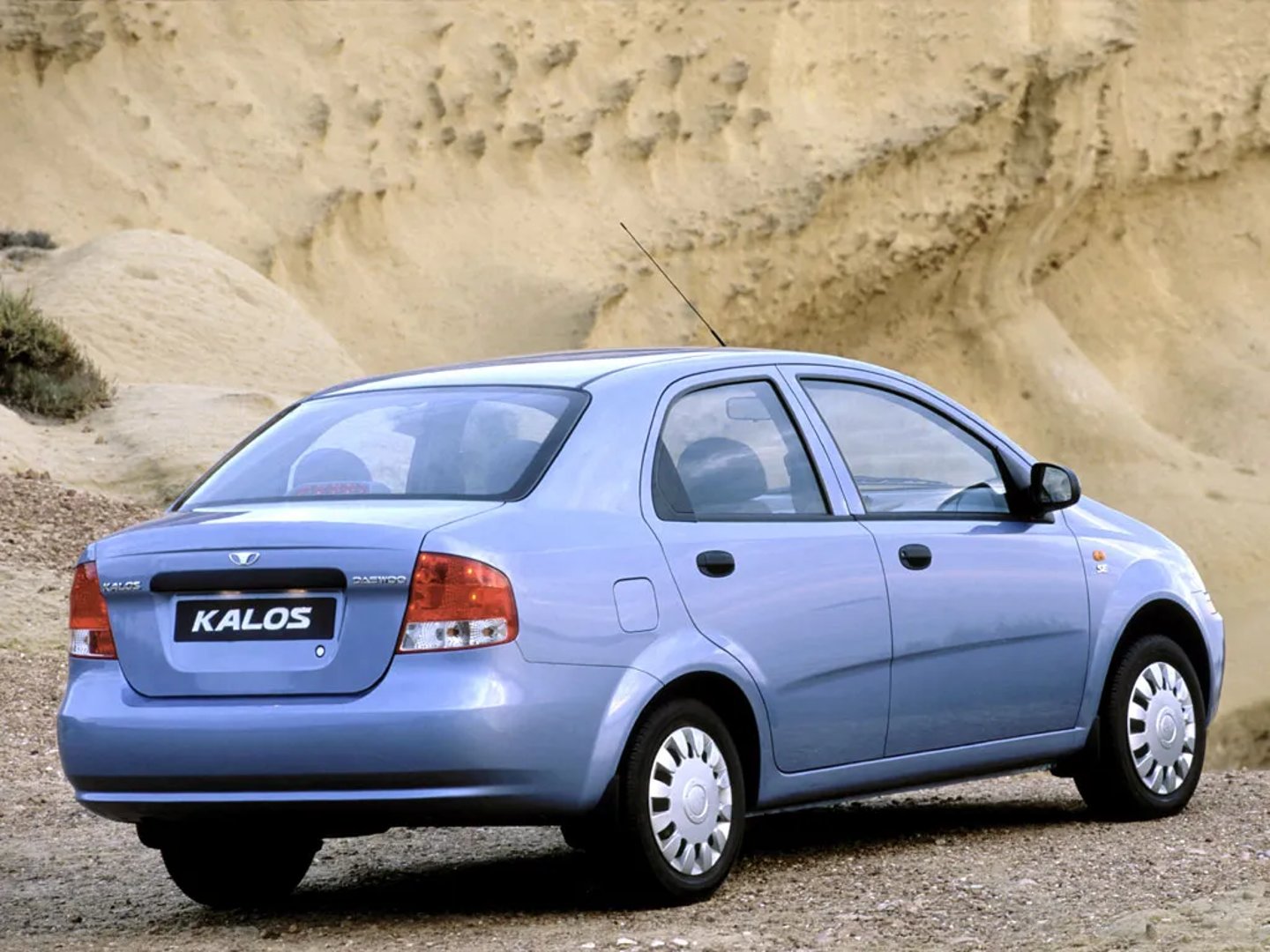 Daewoo_Kalos_1_generation__Sedan__2.jpg