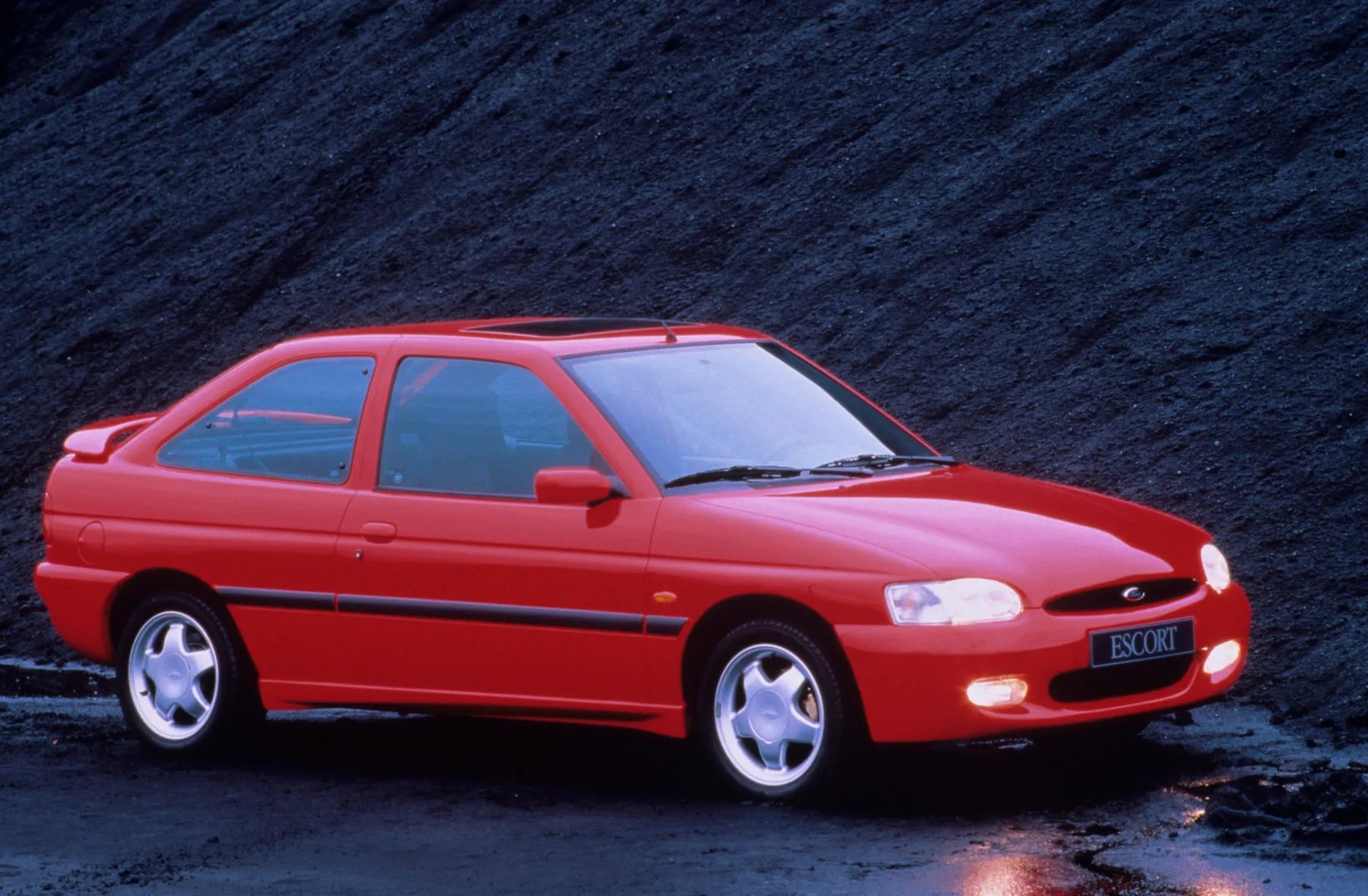 Ford_Escort_5_generation_restyling_2__Hatchback_3-door__1.jpg