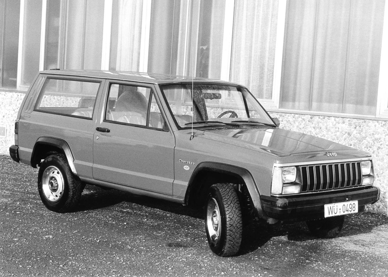 Jeep_Cherokee_2_generation__SUV_3-doors__9.jpg